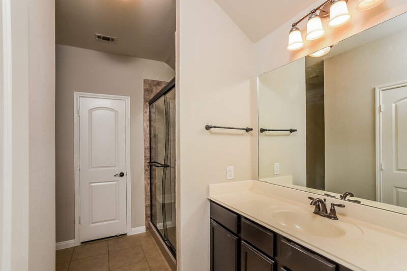1,830/Mo, 243 Posey Pass New Braunfels, TX 78132 Main Bathroom View