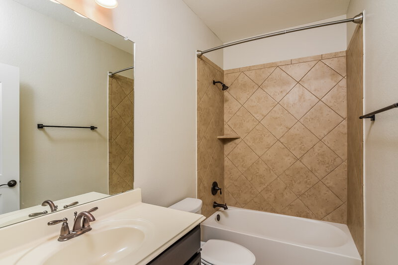 1,830/Mo, 243 Posey Pass New Braunfels, TX 78132 Bathroom View