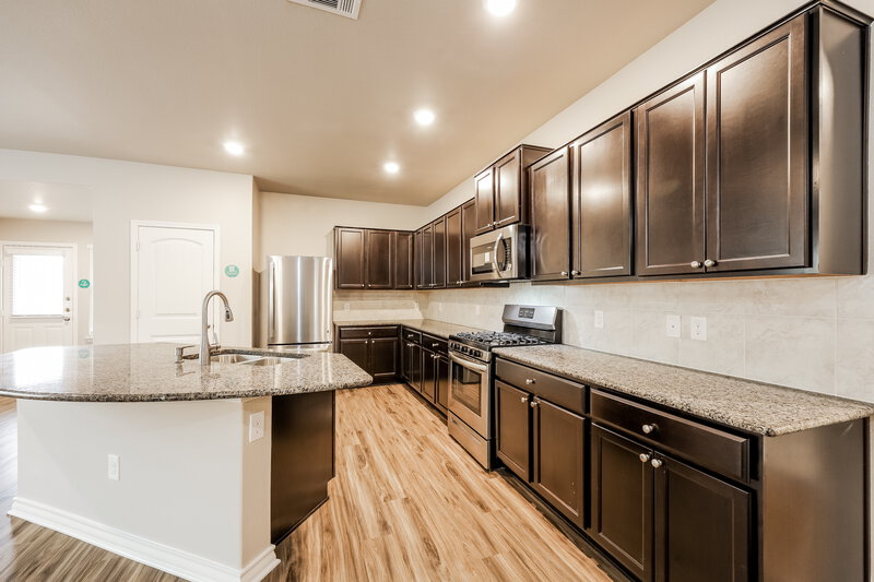 1,950/Mo, 6438 Hoffman Pln San Antonio, TX 78252 Kitchen View