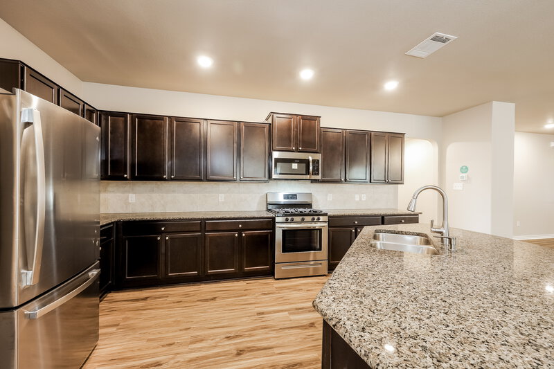 1,950/Mo, 6438 Hoffman Pln San Antonio, TX 78252 Kitchen View 2