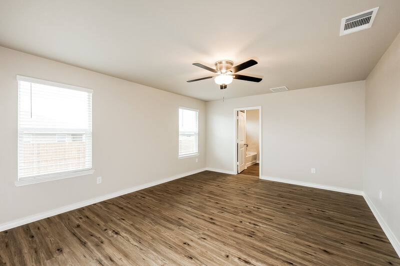 1,950/Mo, 6438 Hoffman Pln San Antonio, TX 78252 Main Bedroom View