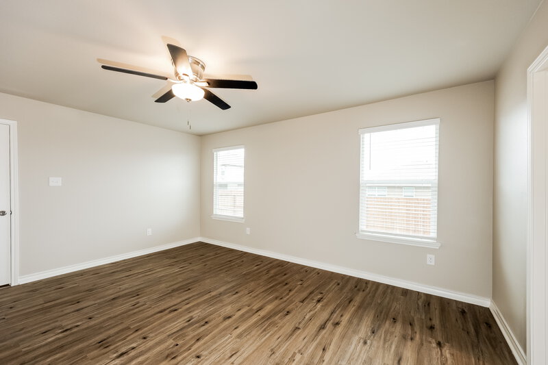 1,950/Mo, 6438 Hoffman Pln San Antonio, TX 78252 Main Bedroom View 2