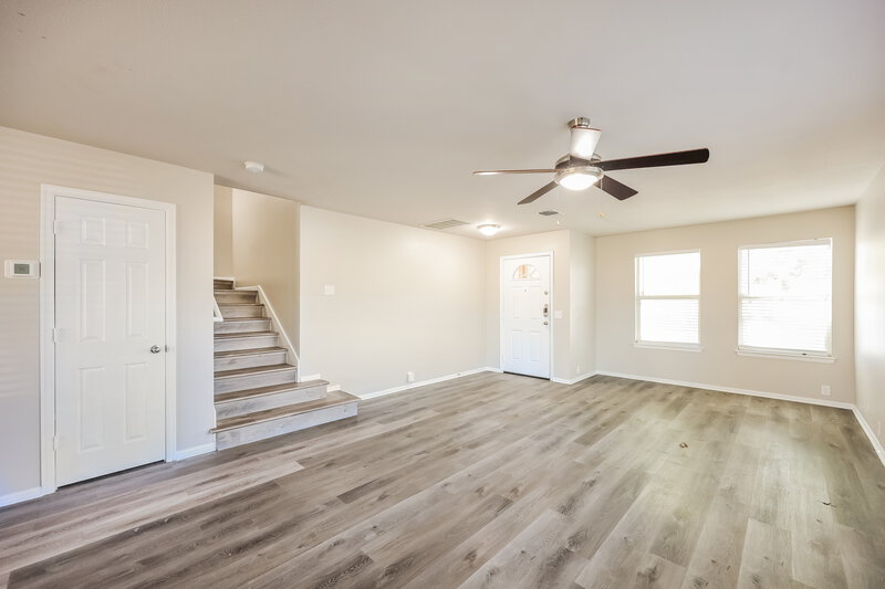 0/Mo, 9475 Mulberry Path San Antonio, TX 78251 Living Room View