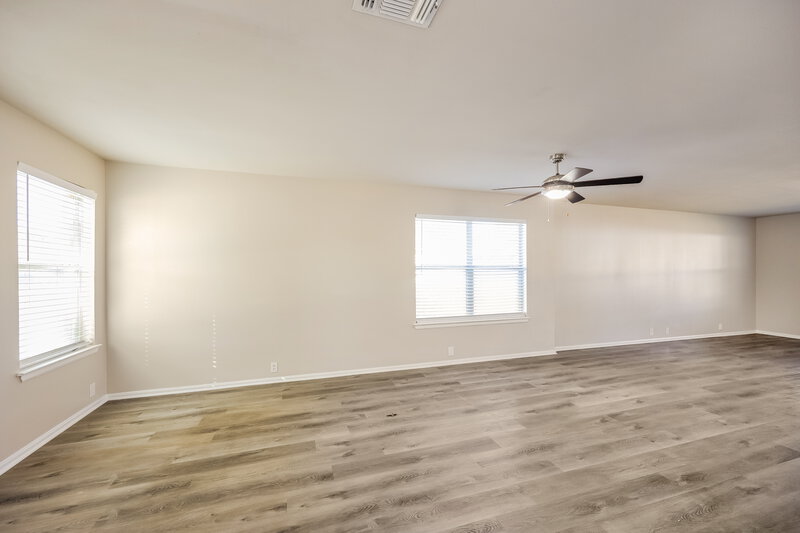 0/Mo, 9475 Mulberry Path San Antonio, TX 78251 Living Room View 2
