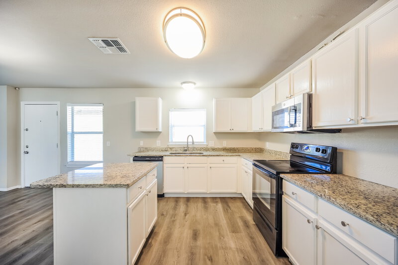 0/Mo, 9475 Mulberry Path San Antonio, TX 78251 Kitchen View 2