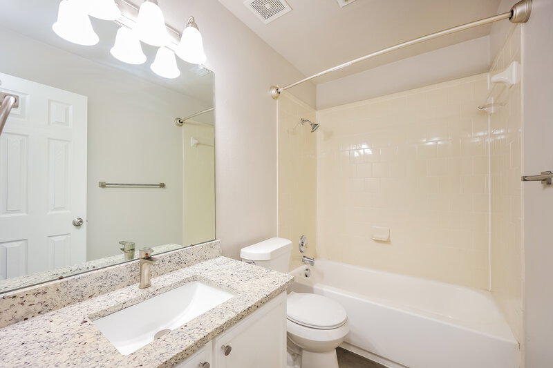 0/Mo, 9475 Mulberry Path San Antonio, TX 78251 Bathroom View