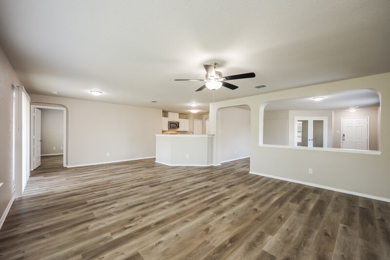 2,105/Mo, 13510 Sundance Scape San Antonio, TX 78245 Living Room View 2