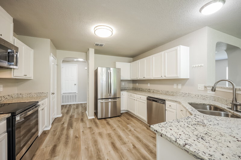 2,105/Mo, 13510 Sundance Scape San Antonio, TX 78245 Kitchen View