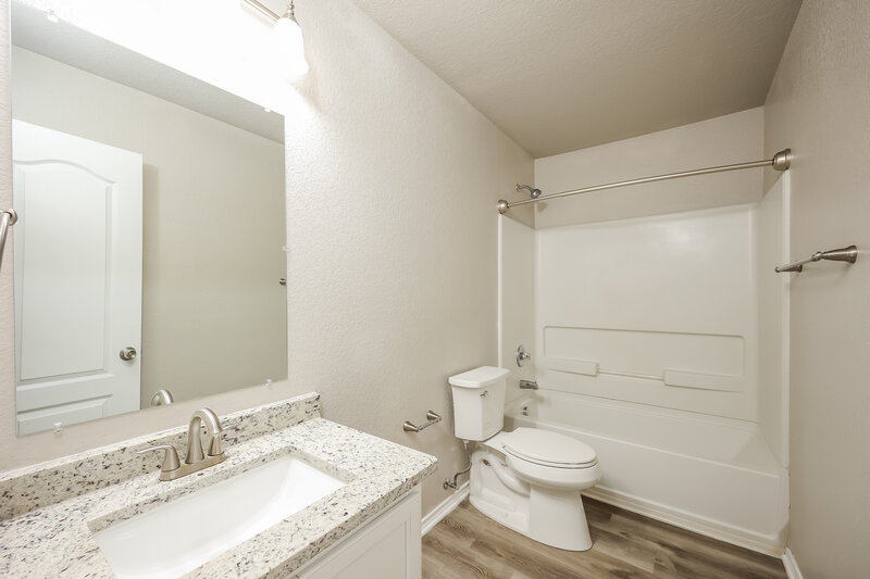 2,105/Mo, 13510 Sundance Scape San Antonio, TX 78245 Main Bathroom View