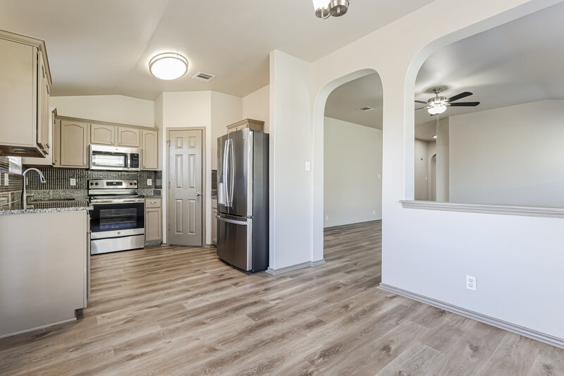 1,660/Mo, 316 Hummingbird Dr New Braunfels, TX 78130 Dining Room View 2