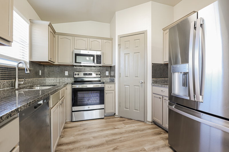 1,660/Mo, 316 Hummingbird Dr New Braunfels, TX 78130 Kitchen View