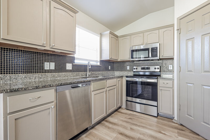 1,660/Mo, 316 Hummingbird Dr New Braunfels, TX 78130 Kitchen View 2
