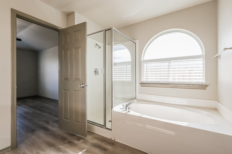 1,660/Mo, 316 Hummingbird Dr New Braunfels, TX 78130 Main Bathroom View 2