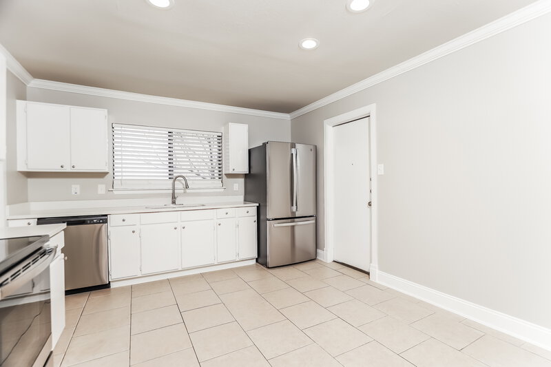 1,580/Mo, 9330 Arden Bnd San Antonio, TX 78250 Kitchen View