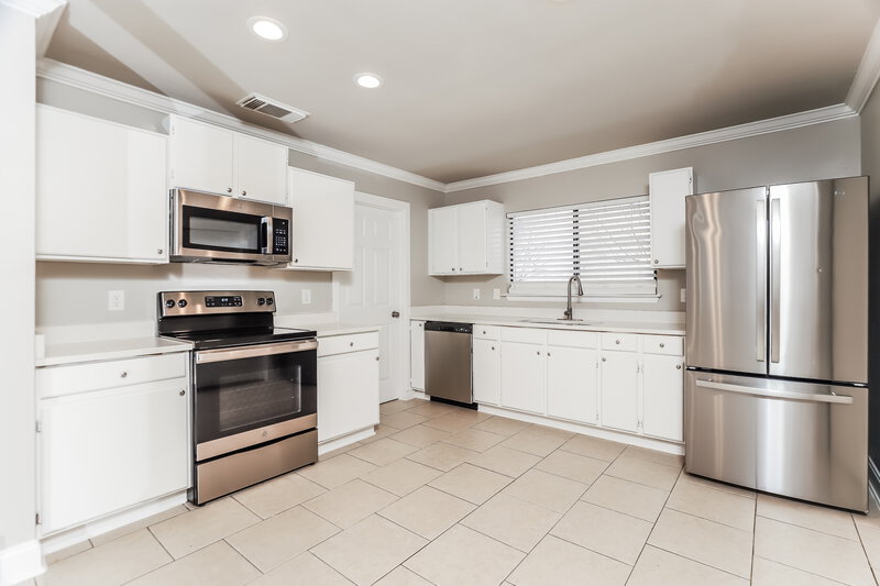 1,580/Mo, 9330 Arden Bnd San Antonio, TX 78250 Kitchen View 2