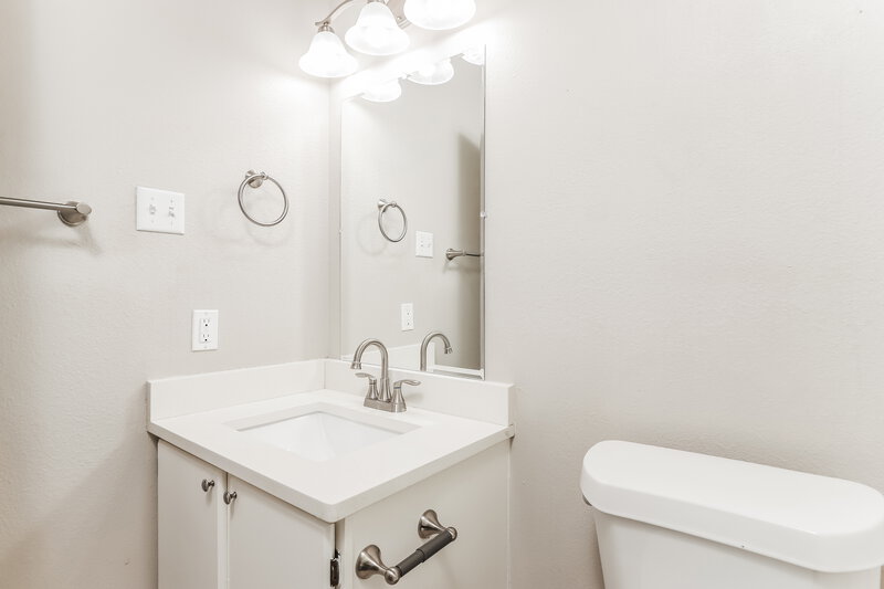 1,580/Mo, 9330 Arden Bnd San Antonio, TX 78250 Bathroom View