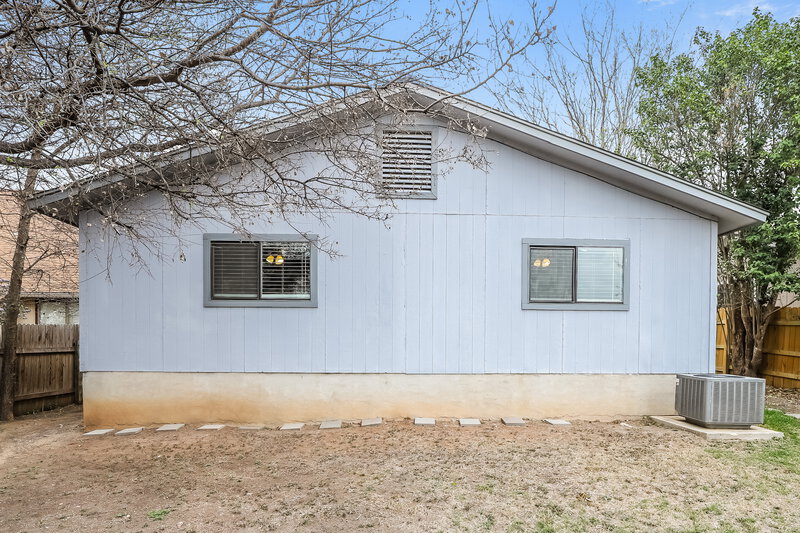 1,580/Mo, 9330 Arden Bnd San Antonio, TX 78250 Rear View