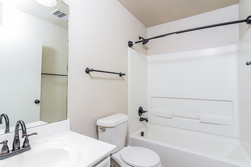 2,070/Mo, 7619 Allendate Peak San Antonio, TX 78254 Bathroom View