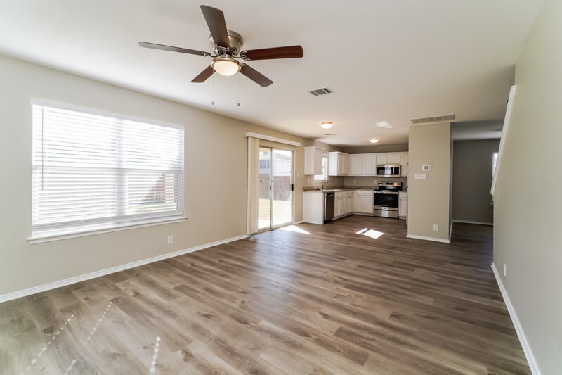 2,230/Mo, 9002 Meadow Spgs Universal City, TX 78148 Living Room View