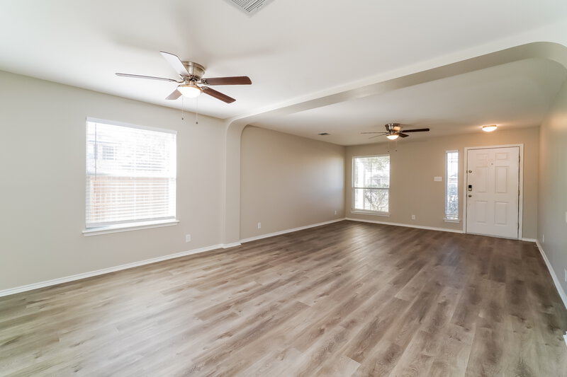 2,230/Mo, 9002 Meadow Spgs Universal City, TX 78148 Living Room View 2