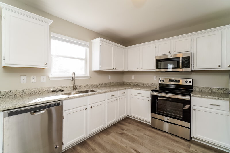2,230/Mo, 9002 Meadow Spgs Universal City, TX 78148 Kitchen View 2
