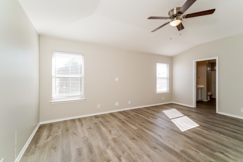 2,230/Mo, 9002 Meadow Spgs Universal City, TX 78148 Main Bedroom View