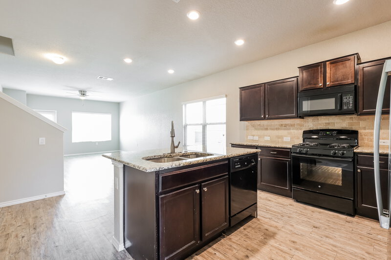 2,090/Mo, 5930 Bridle Bnd San Antonio, TX 78218 Kitchen View