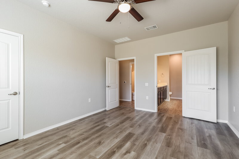 2,090/Mo, 5930 Bridle Bnd San Antonio, TX 78218 Main Bedroom View 2