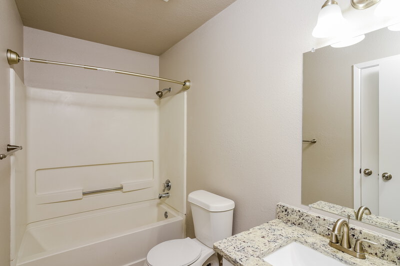 2,170/Mo, 12838 Hunting Bear San Antonio, TX 78249 Bathroom View