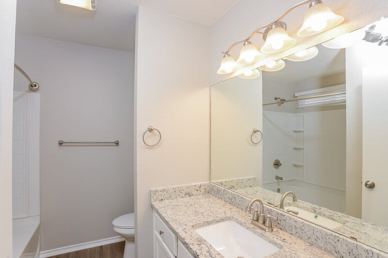 1,965/Mo, 11235 Dublin Woods San Antonio, TX 78254 Main Bathroom View
