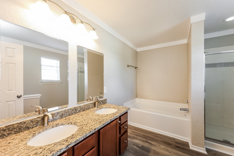 2,165/Mo, 10227 Tiger Bay San Antonio, TX 78251 Main Bathroom View