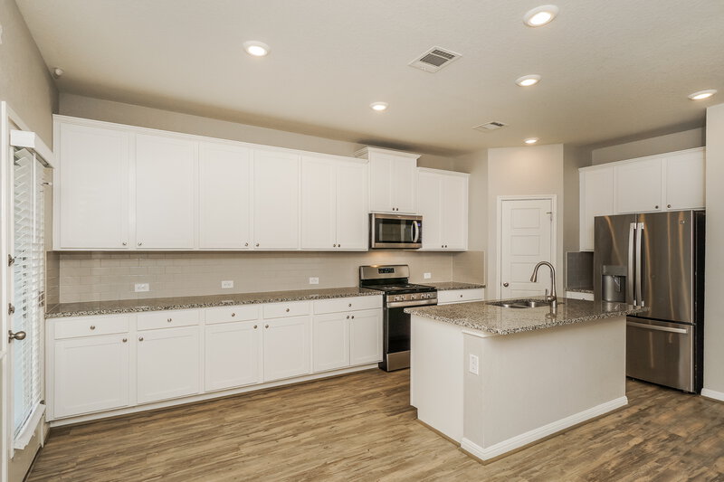 2,170/Mo, 11655 Bakersfield Pass San Antonio, TX 78245 Kitchen View