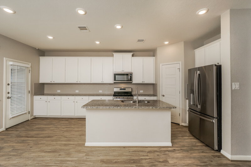2,170/Mo, 11655 Bakersfield Pass San Antonio, TX 78245 Kitchen View 2