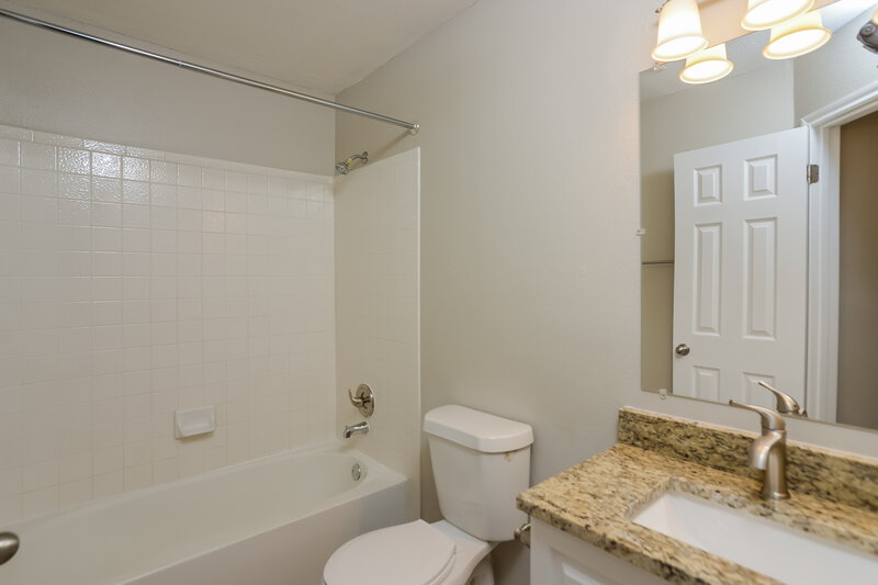 1,615/Mo, 11319 Bronze Sand San Antonio, TX 78253 Bathroom View