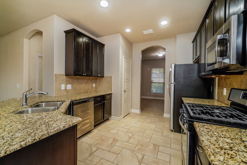 2,320/Mo, 640 Community Dr New Braunfels, TX 78132 Kitchen View 2
