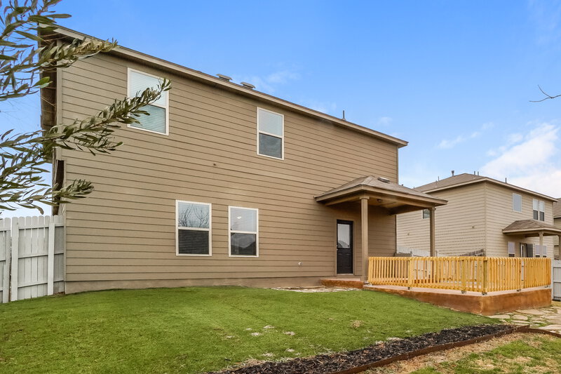 2,320/Mo, 640 Community Dr New Braunfels, TX 78132 Rear View 2