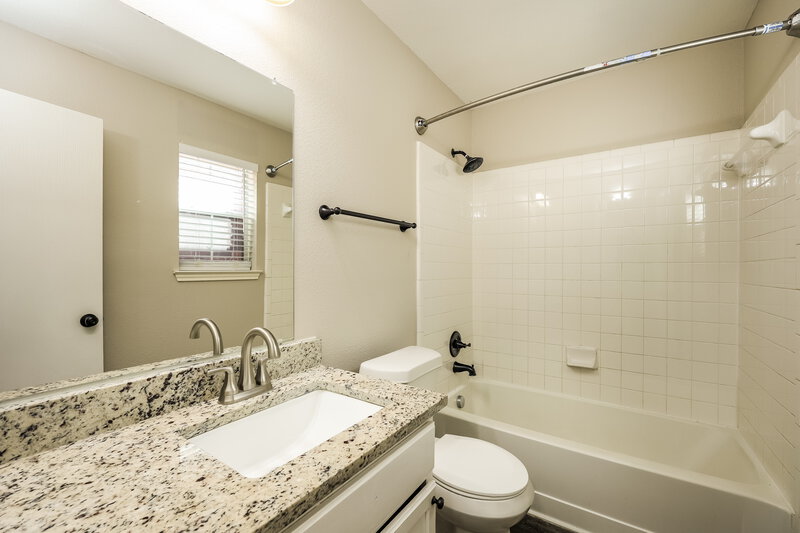 1,670/Mo, 8443 Rita Blanca St Converse, TX 78109 Bathroom View