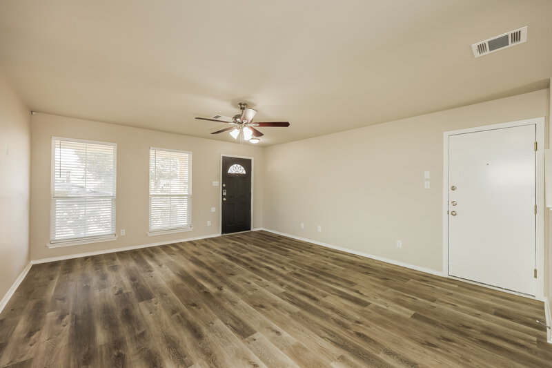 2,320/Mo, 415 Golden Walk San Antonio, TX 78227 Living Room View 2