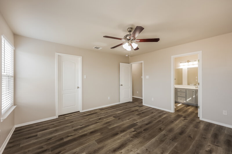 2,320/Mo, 415 Golden Walk San Antonio, TX 78227 Main Bedroom View 2