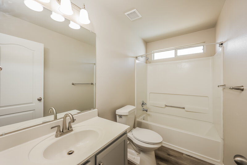 2,320/Mo, 415 Golden Walk San Antonio, TX 78227 Bathroom View
