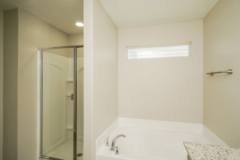 1,830/Mo, 3411 Maguey Trl San Antonio, TX 78245 Main Bathroom View