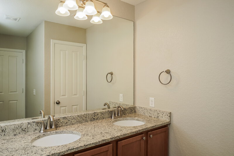 1,830/Mo, 3411 Maguey Trl San Antonio, TX 78245 Main Bathroom View 2