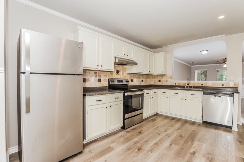 2,150/Mo, 326 Silver Bit San Antonio, TX 78227 Kitchen View 2