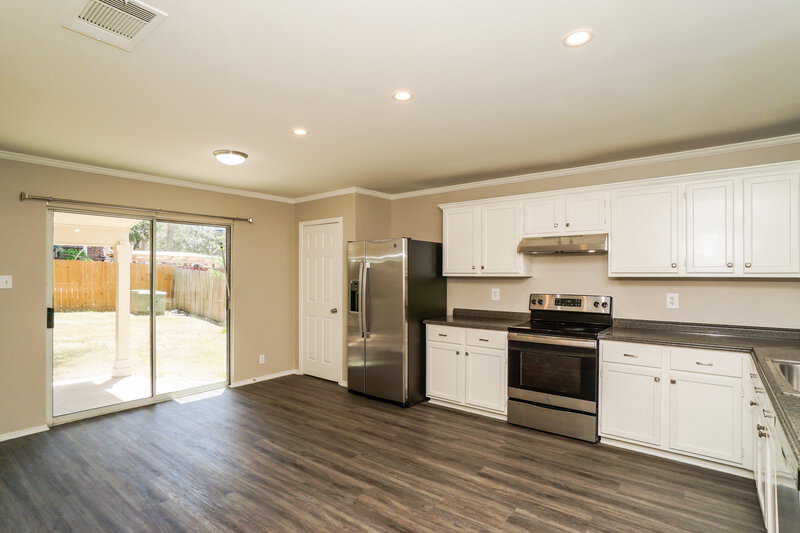 1,820/Mo, 326 Silver Bit San Antonio, TX 78227 Kitchen View 2
