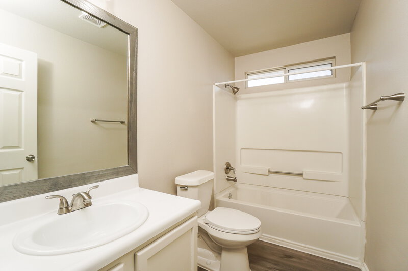 1,820/Mo, 326 Silver Bit San Antonio, TX 78227 Bathroom View
