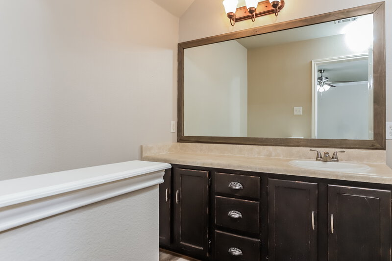 2,150/Mo, 326 Silver Bit San Antonio, TX 78227 Bathroom View 2