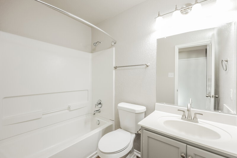 1,875/Mo, 8634 Laguna Rio San Antonio, TX 78251 Bathroom View
