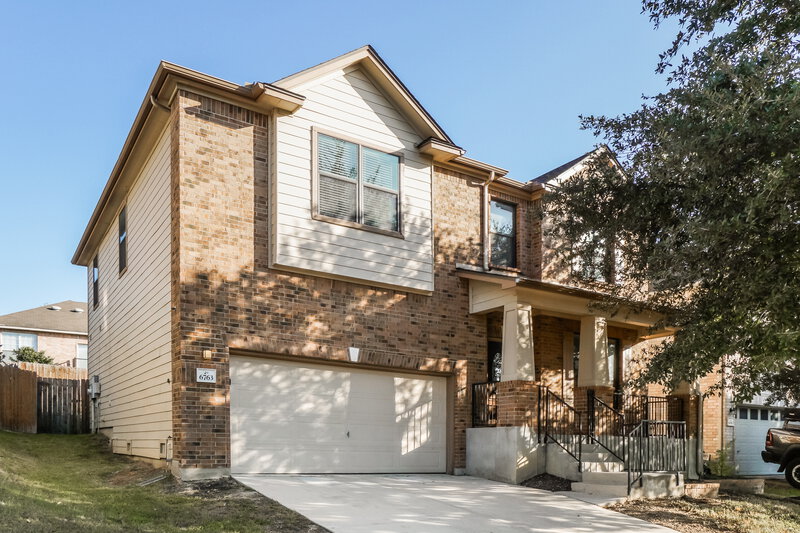 2,300/Mo, 6763 Wayman Rdg Live Oak, TX 78233 Front View