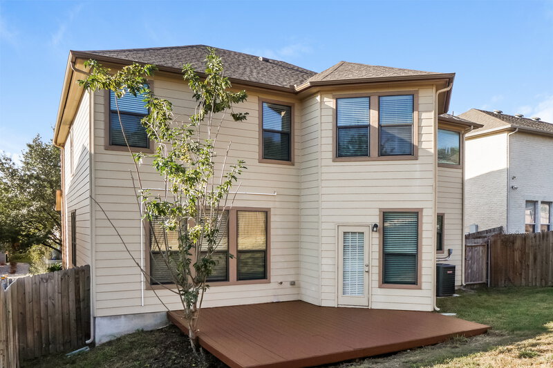 2,300/Mo, 6763 Wayman Rdg Live Oak, TX 78233 Rear View 2