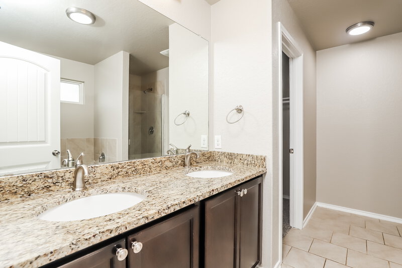 2,180/Mo, 8814 Double Oak San Antonio, TX 78254 Main Bathroom View